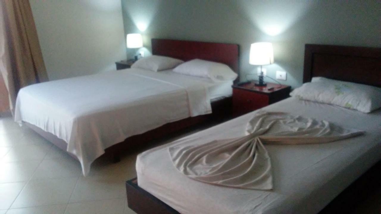 Hotel Majestic Ksamil Exterior photo