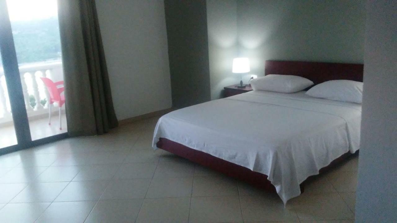 Hotel Majestic Ksamil Exterior photo